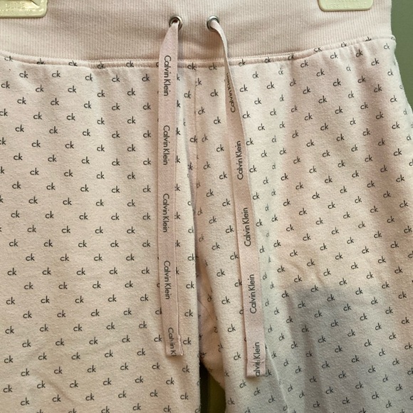 Calvin Klein Pink Lounge Set - Picture 5 of 9